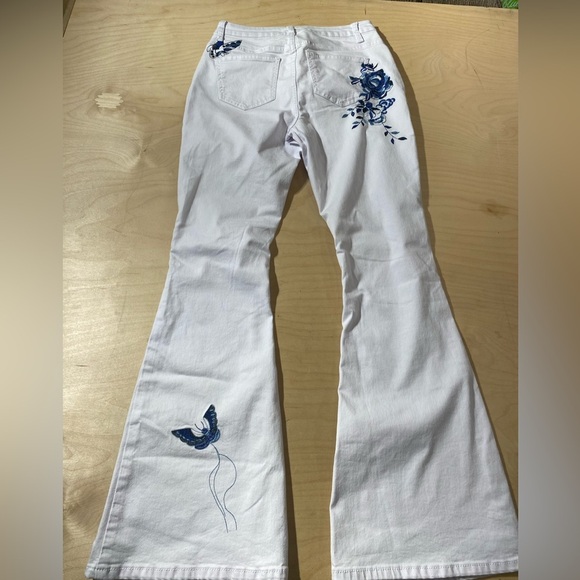 VENUS White Flare Jeans with Blue Embroidery 8 (MV) - Picture 10 of 11